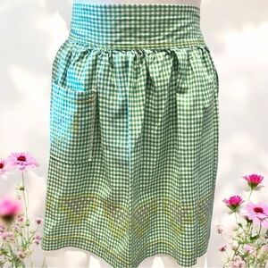 Vintage Green & White Gingham Apron with Hand Embroidered Designs/Accents (EUC)
